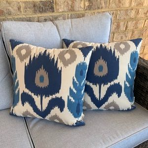 Outdoor pillows - set of 2